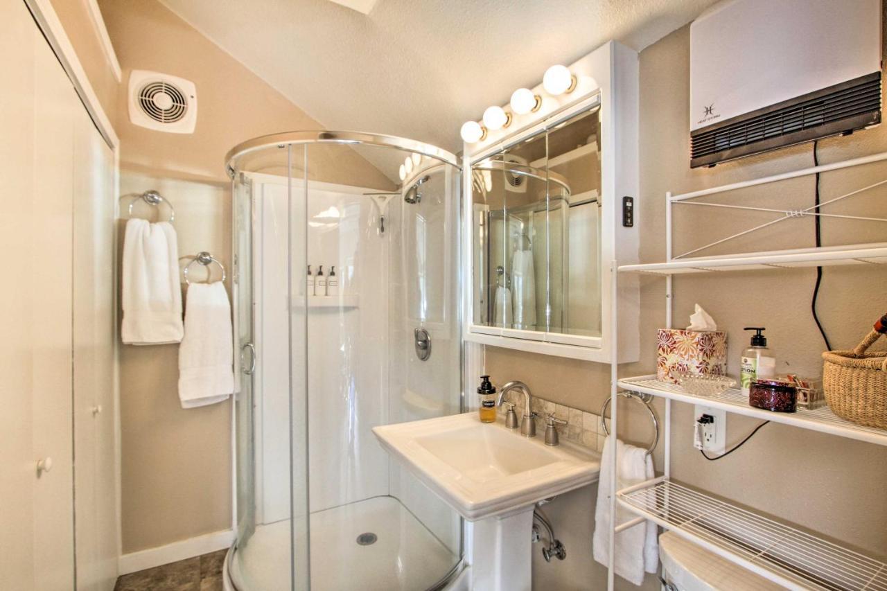 פורט טאונסנד Idyllic Waterfront Cottage With Beach And Sunset Views מראה חיצוני תמונה